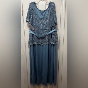 MOB or MOG dress. NWT. Size 18-20